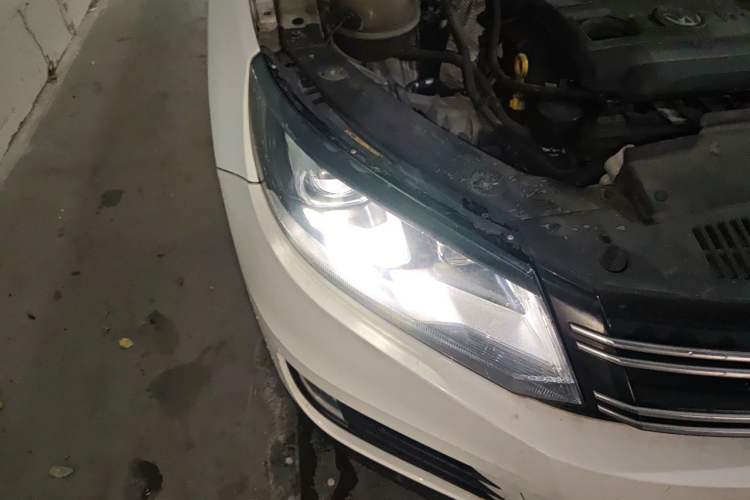Used Volkswagen Tiguan 2015 1.8TSI Automatic Two-Wheel Drive Luxury Model Right Front Headlight