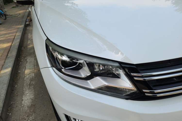 Used Volkswagen Tiguan 2015 1.8TSI Automatic Two-Wheel Drive Luxury Model Right Front Headlight