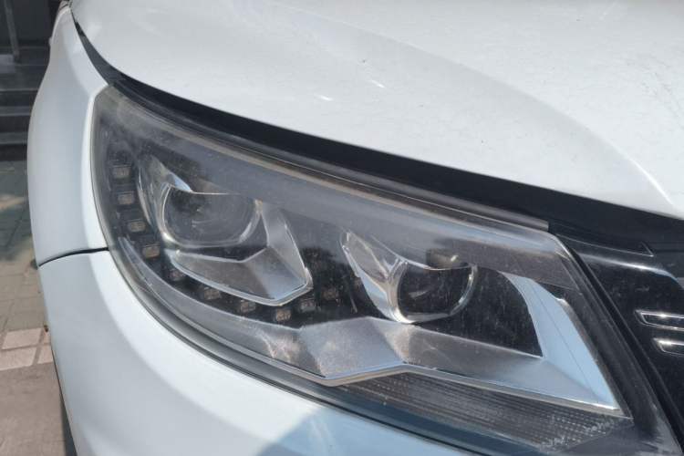 Used Volkswagen Tiguan 2015 2.0 TSI Comfort Edition Right Front Headlight