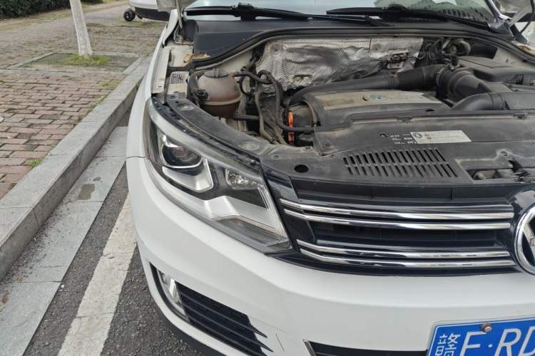 Used Volkswagen Tiguan 2015 1.8TSI Automatic Two-Wheel Drive Comfort Edition Right Front Headlight