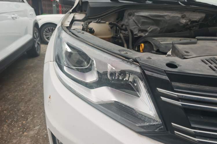 Used Volkswagen Tiguan 2015 1.8TSI Automatic Two-Wheel Drive Luxury Model Right Front Headlight
