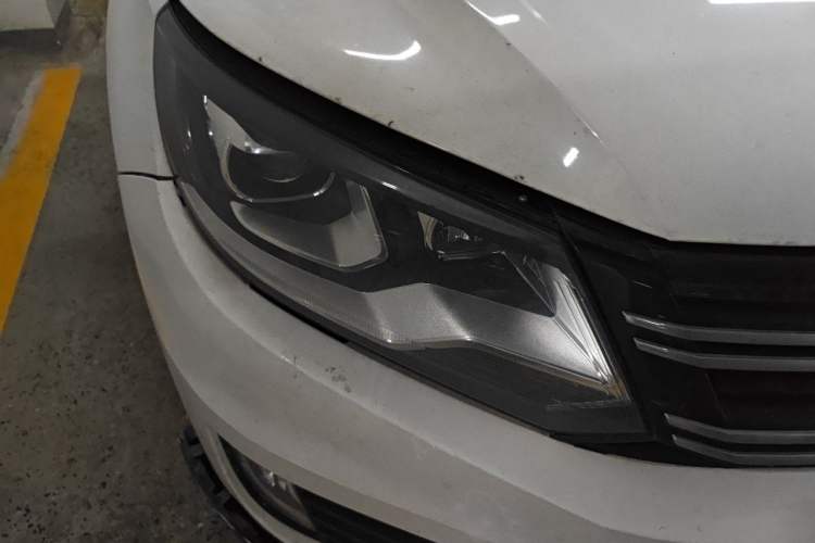 Used Volkswagen Tiguan 2015 1.8TSI Automatic Two-Wheel Drive Luxury Model Right Front Headlight