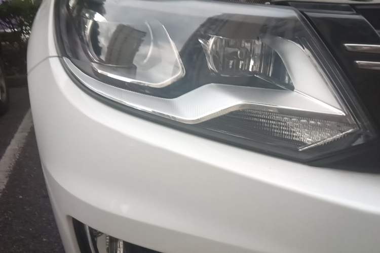 Used Volkswagen Tiguan 2015 1.8TSI Automatic Two-Wheel Drive Luxury Model Right Front Headlight