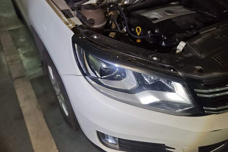 Used Volkswagen Tiguan 2015 1.8TSI Automatic Two-Wheel Drive Trend Edition Right Front Headlight