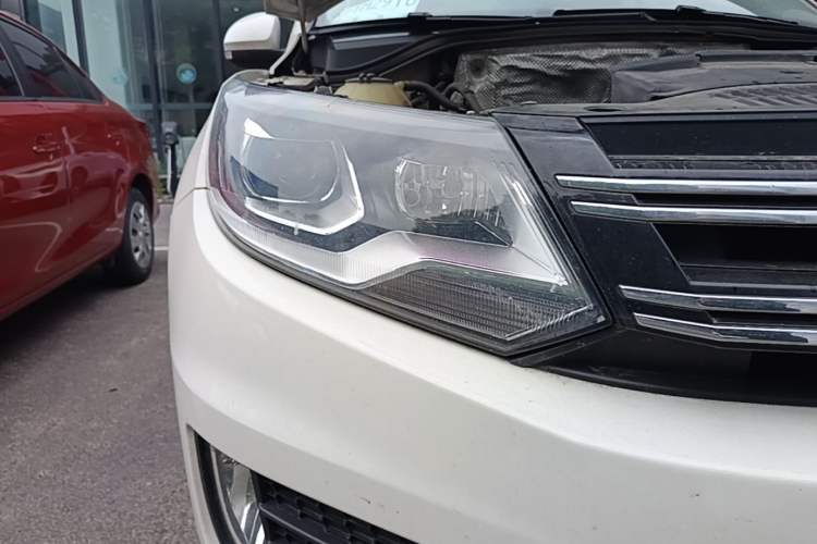 Used Volkswagen Tiguan 2015 1.8TSI Automatic Two-Wheel Drive Comfort Edition Right Front Headlight