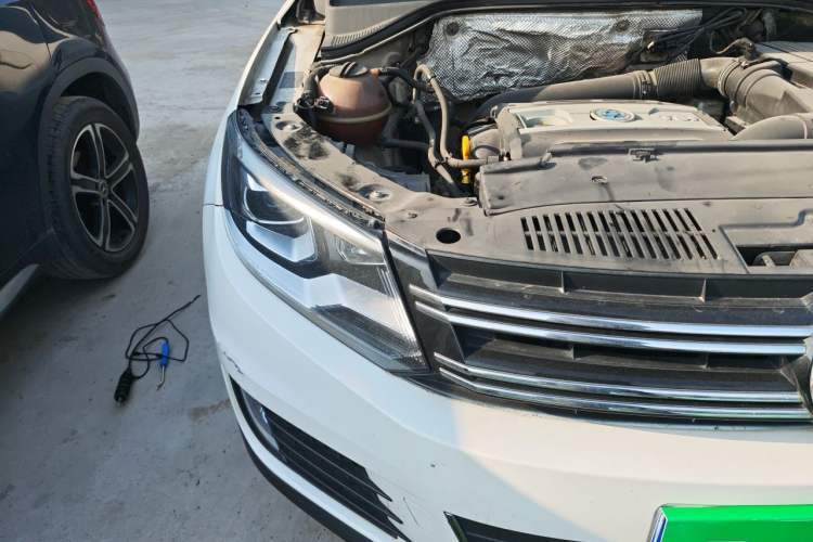 Used Volkswagen Tiguan 2015 1.8TSI Automatic Two-Wheel Drive Comfort Edition Right Front Headlight