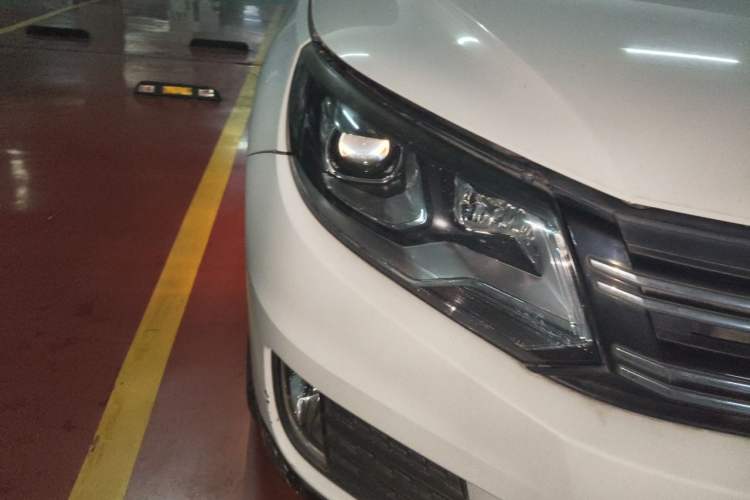 Used Volkswagen Tiguan 2015 1.8TSI Automatic Two-Wheel Drive Comfort Edition Right Front Headlight