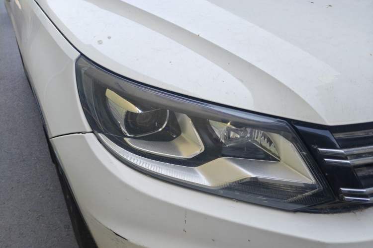 Used Volkswagen Tiguan 2015 1.8TSI Automatic Two-Wheel Drive Luxury Model Right Front Headlight