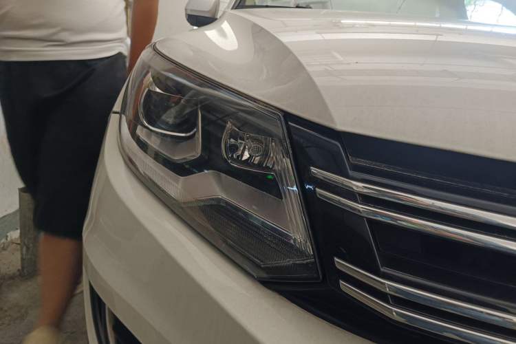 Used Volkswagen Tiguan 2015 1.8TSI Automatic Two-Wheel Drive Trend Edition Right Front Headlight