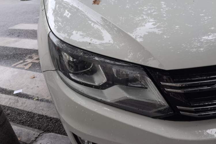 Used Volkswagen Tiguan 2015 1.8TSI Automatic Two-Wheel Drive Trend Edition Right Front Headlight