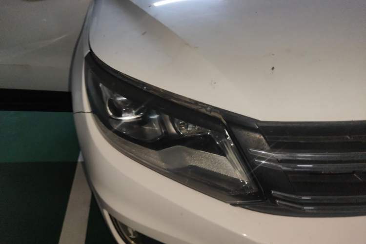 Used Volkswagen Tiguan 2015 1.8TSI Automatic Two-Wheel Drive Trend Edition Right Front Headlight