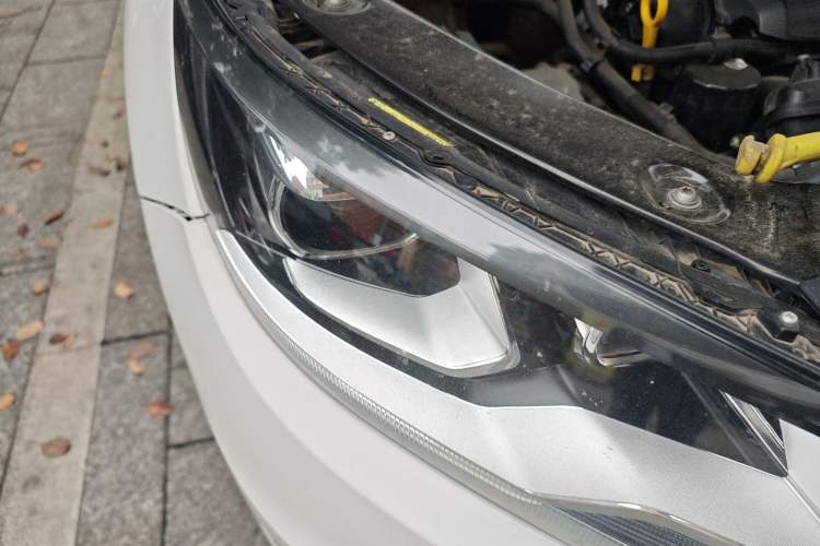 Used Volkswagen Tiguan 2015 1.8TSI Automatic Two-Wheel Drive Comfort Edition Right Front Headlight