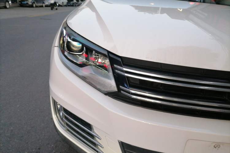 Used Volkswagen Tiguan 2015 1.8TSI Automatic Two-Wheel Drive Comfort Edition Right Front Headlight