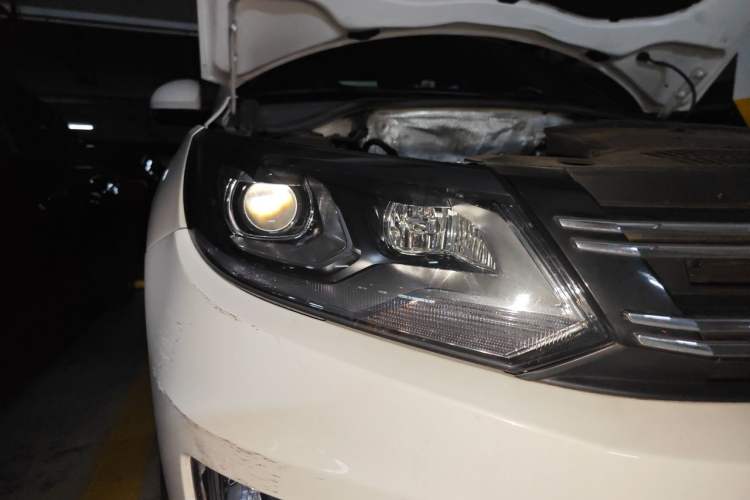 Used Volkswagen Tiguan 2015 1.8TSI Automatic Two-Wheel Drive Comfort Edition Right Front Headlight