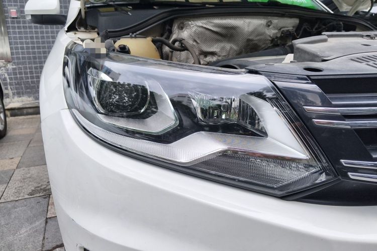 Used Volkswagen Tiguan 2015 1.8TSI Automatic Two-Wheel Drive Luxury Model Right Front Headlight