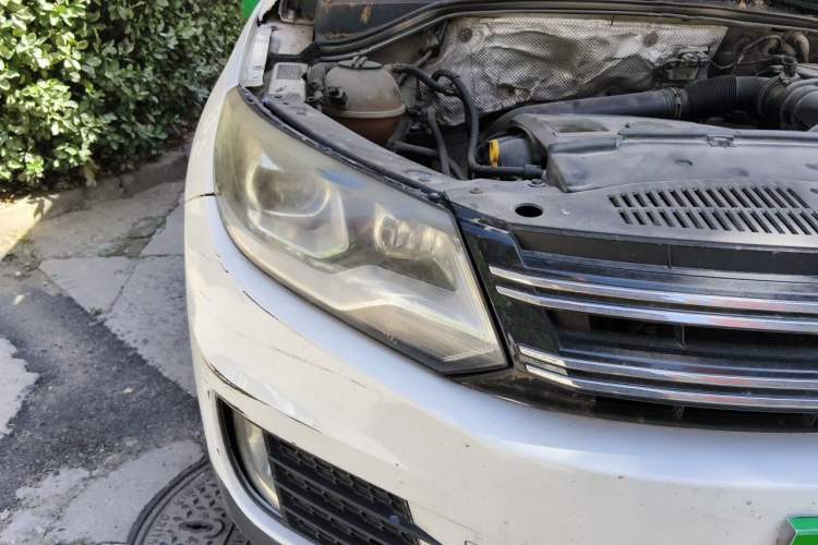 Used Volkswagen Tiguan 2015 1.8TSI Automatic All-Wheel Drive Comfort Edition Right Front Headlight