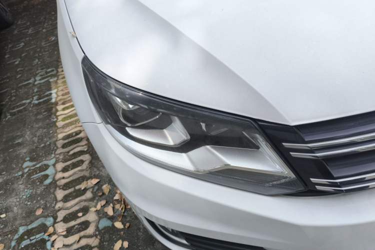 Used Volkswagen Tiguan 2015 1.8TSI Automatic Two-Wheel Drive Trend Edition Right Front Headlight