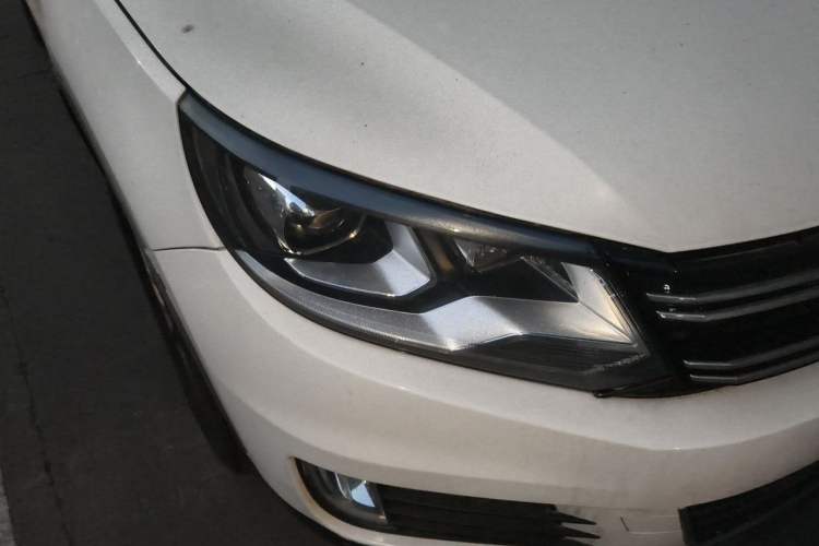 Used Volkswagen Tiguan 2015 1.8TSI Automatic Two-Wheel Drive Comfort Edition Right Front Headlight