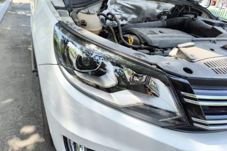 Used Volkswagen Tiguan 2015 1.8TSI Automatic Two-Wheel Drive Comfort Edition Right Front Headlight