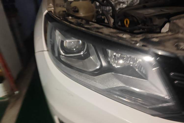 Used Volkswagen Tiguan 2015 1.8TSI Automatic Two-Wheel Drive Luxury Model Right Front Headlight