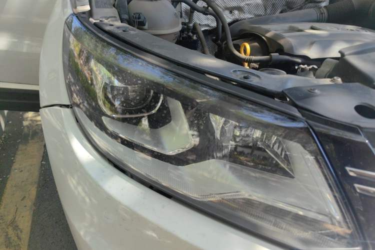 Used Volkswagen Tiguan 2015 1.8TSI Automatic Two-Wheel Drive Luxury Model Right Front Headlight