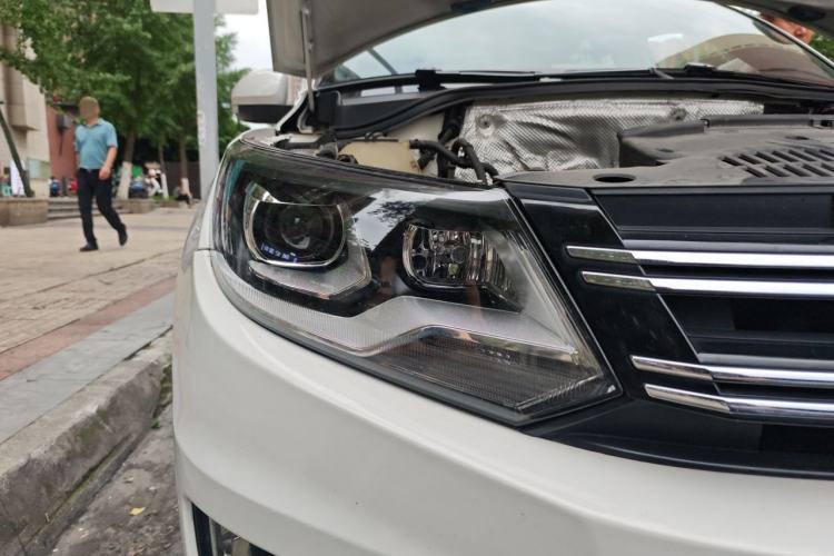 Used Volkswagen Tiguan 2015 1.8TSI Automatic Two-Wheel Drive Trend Edition Right Front Headlight