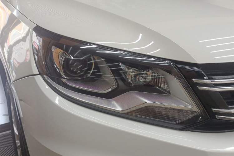 Used Volkswagen Tiguan 2015 1.8TSI Automatic Two-Wheel Drive Comfort Edition Right Front Headlight