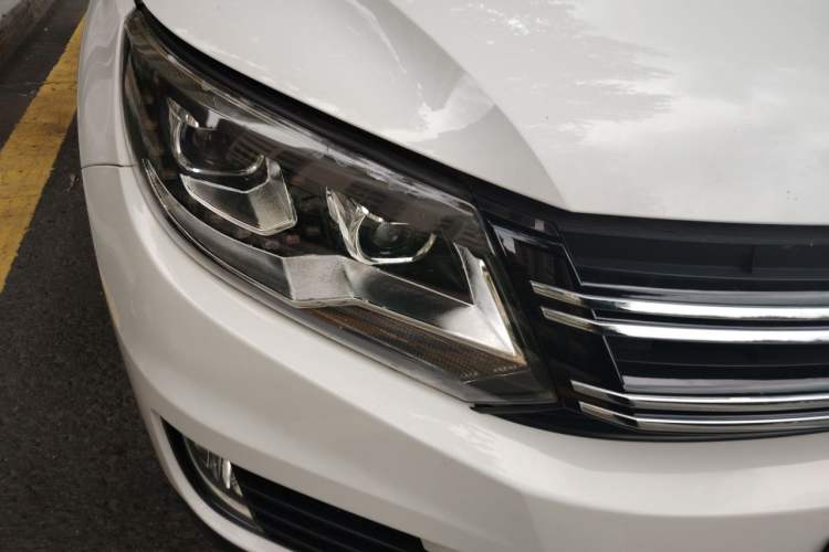 Used Volkswagen Tiguan 2015 1.8TSI Automatic Two-Wheel Drive Luxury Model Right Front Headlight