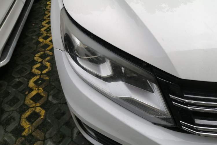 Used Volkswagen Tiguan 2015 1.8TSI Automatic Two-Wheel Drive Luxury Model Right Front Headlight