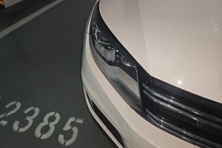 Used Volkswagen Tiguan 2015 2.0 TSI Automatic All-Wheel Drive Flagship Edition Right Front Headlight