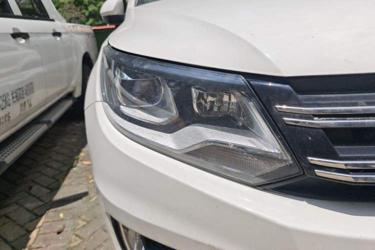 Used Volkswagen Tiguan 2015 1.8TSI Automatic Two-Wheel Drive Luxury Model Right Front Headlight
