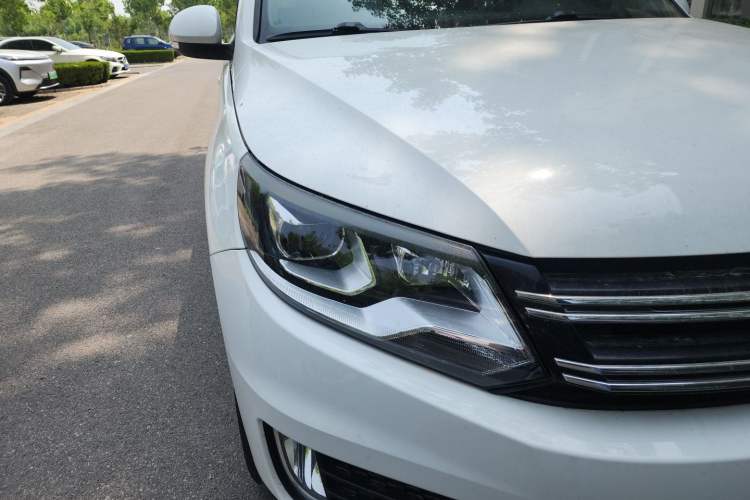 Used Volkswagen Tiguan 2015 1.8TSI Automatic Two-Wheel Drive Comfort Edition Right Front Headlight