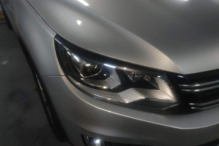 Used Volkswagen Tiguan 2015 1.8TSI Automatic Two-Wheel Drive Comfort Edition Right Front Headlight
