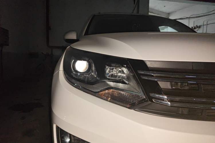 Used Volkswagen Tiguan 2015 1.8TSI Automatic Two-Wheel Drive Comfort Edition Right Front Headlight