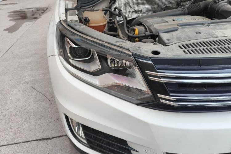 Used Volkswagen Tiguan 2015 1.8TSI Automatic Two-Wheel Drive Luxury Model Right Front Headlight