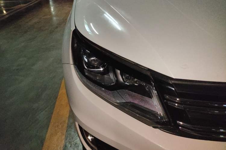 Used Volkswagen Tiguan 2015 1.8TSI Automatic Two-Wheel Drive Comfort Edition Right Front Headlight