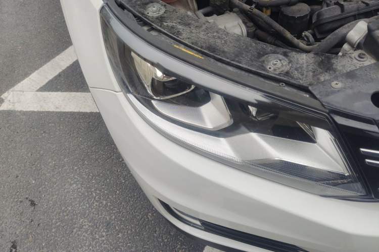 Used Volkswagen Tiguan 2015 1.8TSI Automatic Two-Wheel Drive Comfort Edition Right Front Headlight