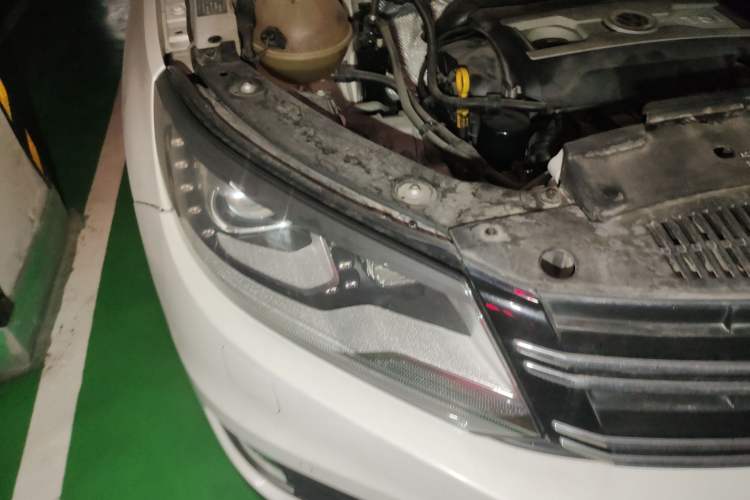Used Volkswagen Tiguan 2015 2.0 TSI Automatic All-Wheel Drive Flagship Edition Right Front Headlight