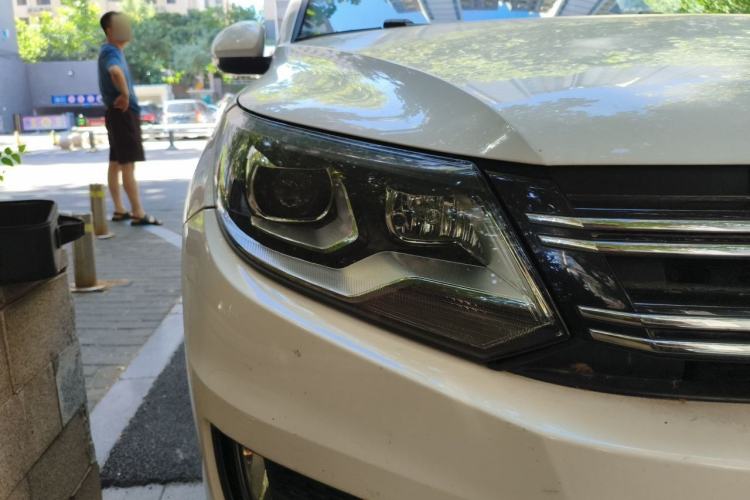Used Volkswagen Tiguan 2015 1.8TSI Automatic Two-Wheel Drive Comfort Edition Right Front Headlight