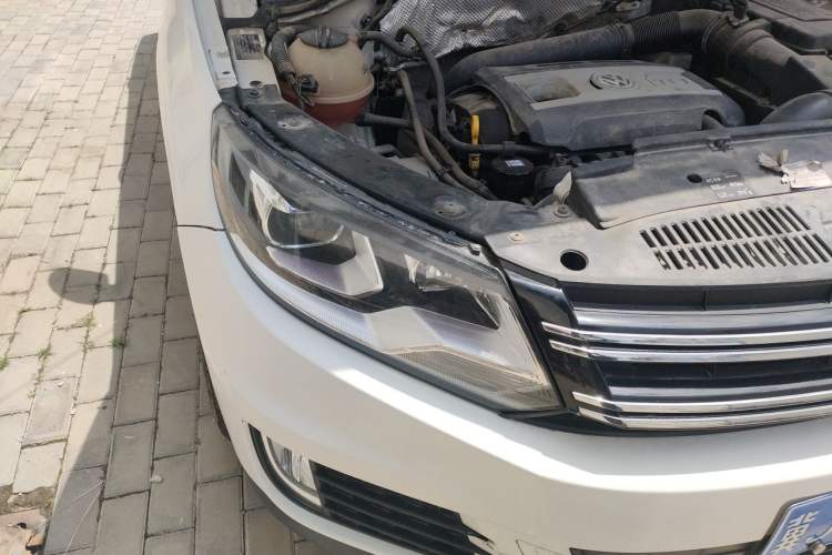 Used Volkswagen Tiguan 2015 1.8TSI Automatic Two-Wheel Drive Trend Edition Right Front Headlight