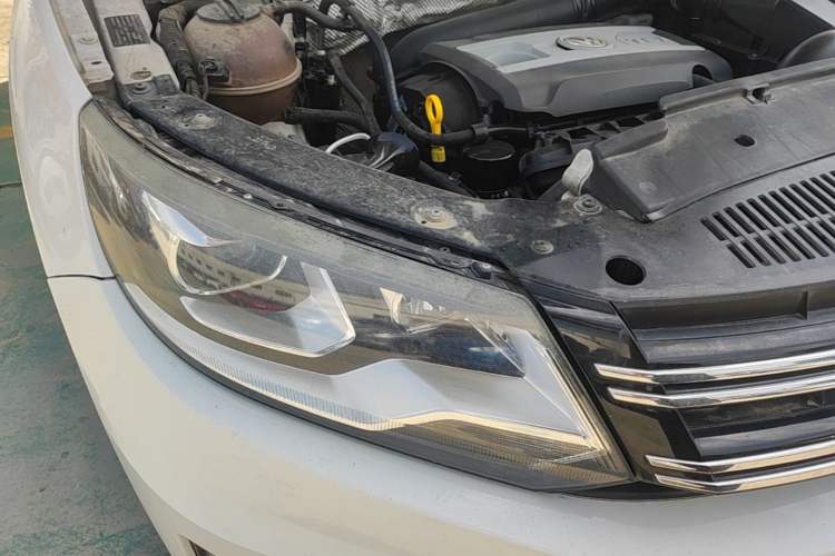 Used Volkswagen Tiguan 2015 1.8TSI Automatic All-Wheel Drive Style Vision Edition Right Front Headlight