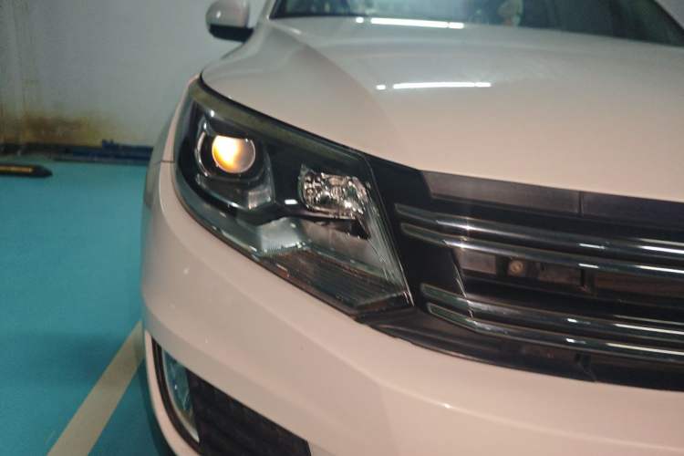 Used Volkswagen Tiguan 2015 1.8TSI Automatic Two-Wheel Drive Luxury Model Right Front Headlight