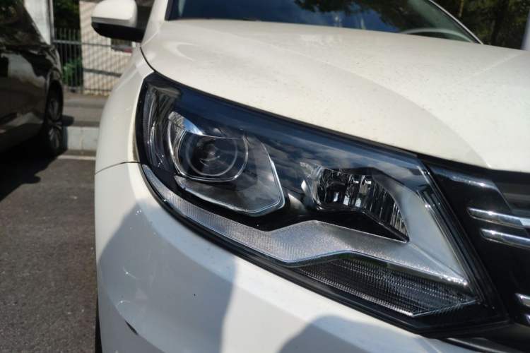 Used Volkswagen Tiguan 2015 1.8TSI Automatic Two-Wheel Drive Luxury Model Right Front Headlight