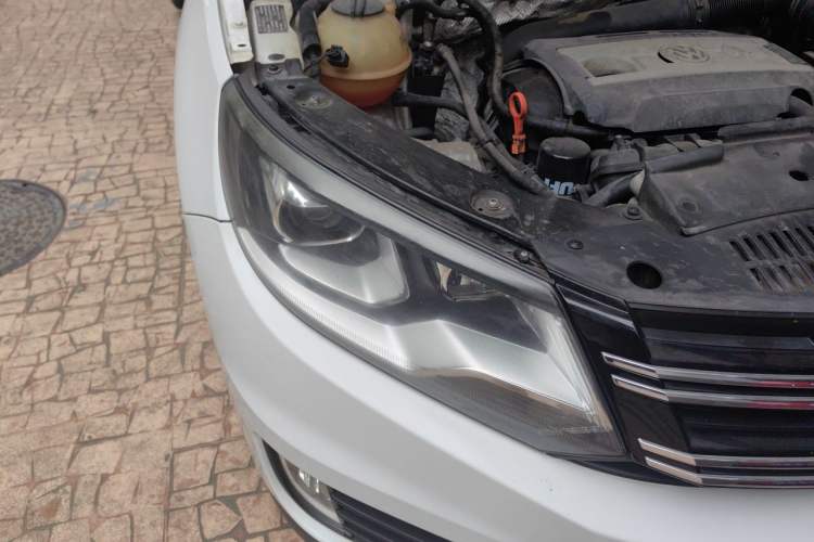 Used Volkswagen Tiguan 2015 1.8TSI Automatic Two-Wheel Drive Trend Edition Right Front Headlight