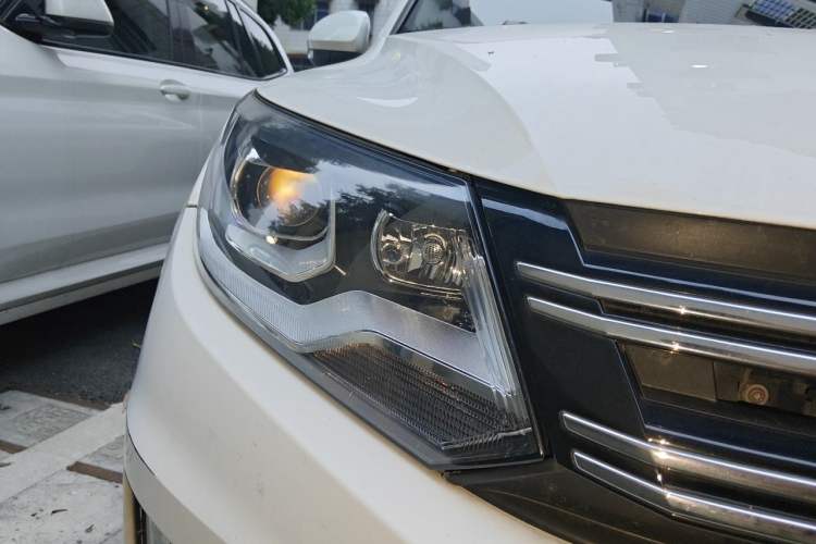 Used Volkswagen Tiguan 2015 1.8TSI Automatic Two-Wheel Drive Luxury Model Right Front Headlight