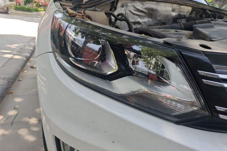 Used Volkswagen Tiguan 2015 1.8TSI Automatic Two-Wheel Drive Comfort Edition Right Front Headlight