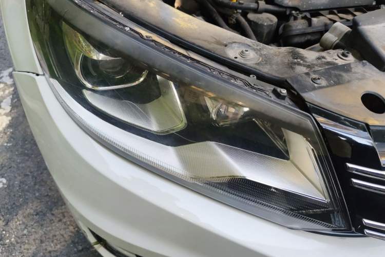 Used Volkswagen Tiguan 2015 1.8TSI Automatic Two-Wheel Drive Luxury Model Right Front Headlight