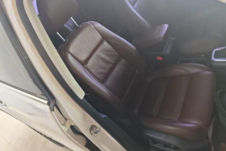 Used Volkswagen Tiguan 2015 1.8TSI Automatic Two-Wheel Drive Luxury Model Right Front Seat