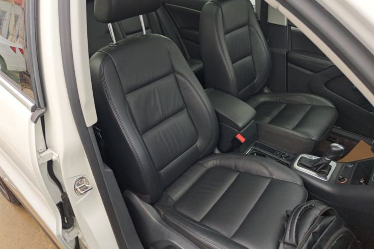 Used Volkswagen Tiguan 2015 1.8TSI Automatic Two-Wheel Drive Luxury Model Right Front Seat