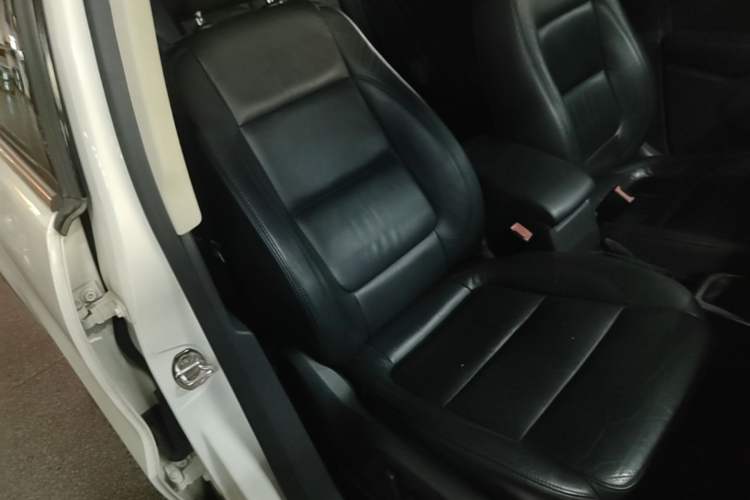 Used Volkswagen Tiguan 2015 1.8TSI Automatic Two-Wheel Drive Luxury Model Right Front Seat